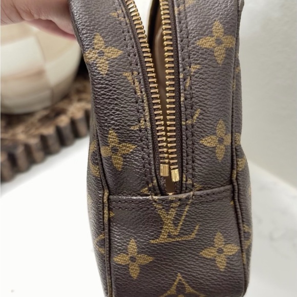 Louis Vuitton Trousse 23/ Cosmetic Pouch - Picture 11 of 15